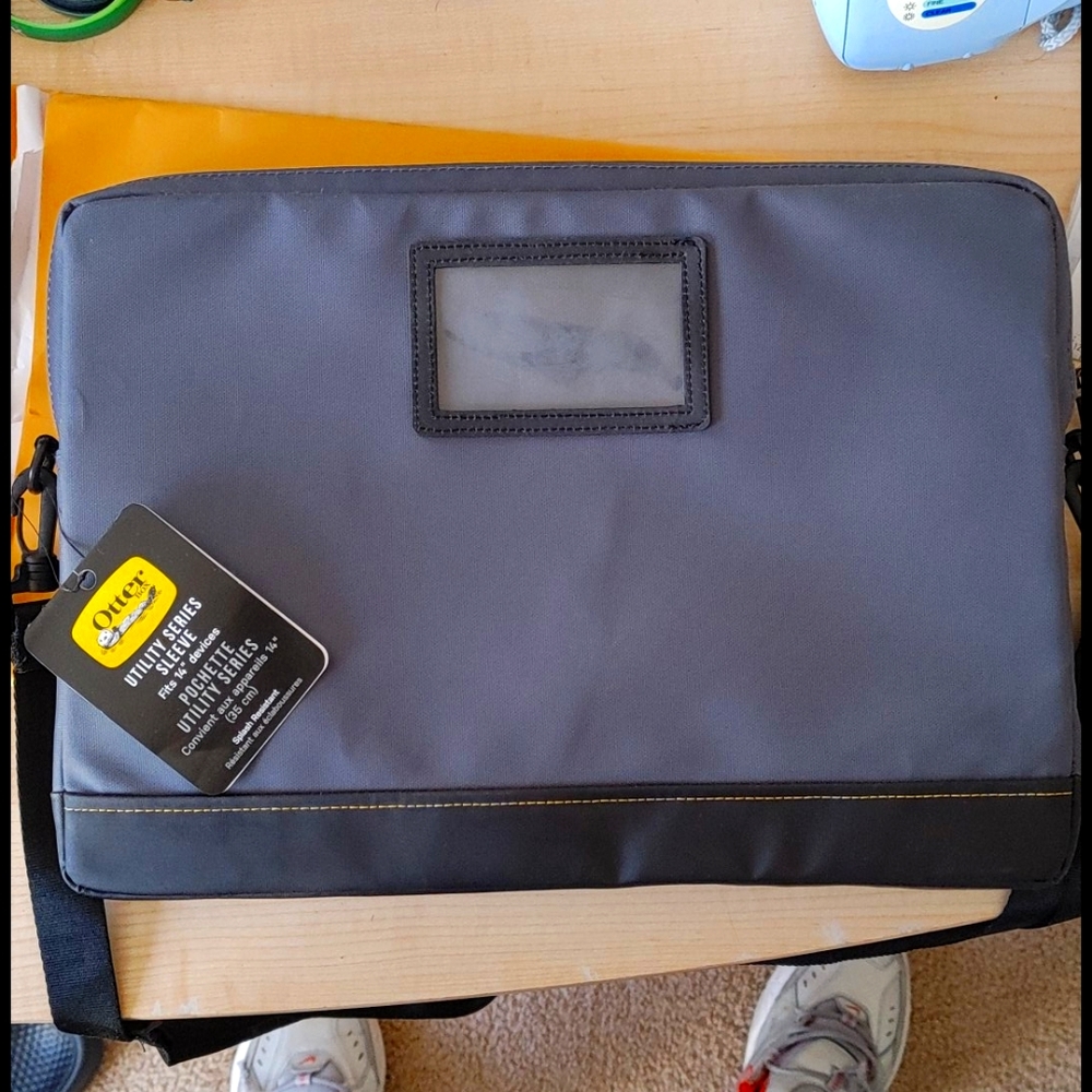 Otterbox utility series sleeve